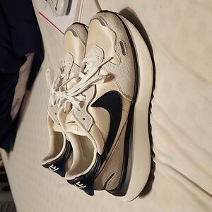 Women Nike Phoenix Waffle sneakers